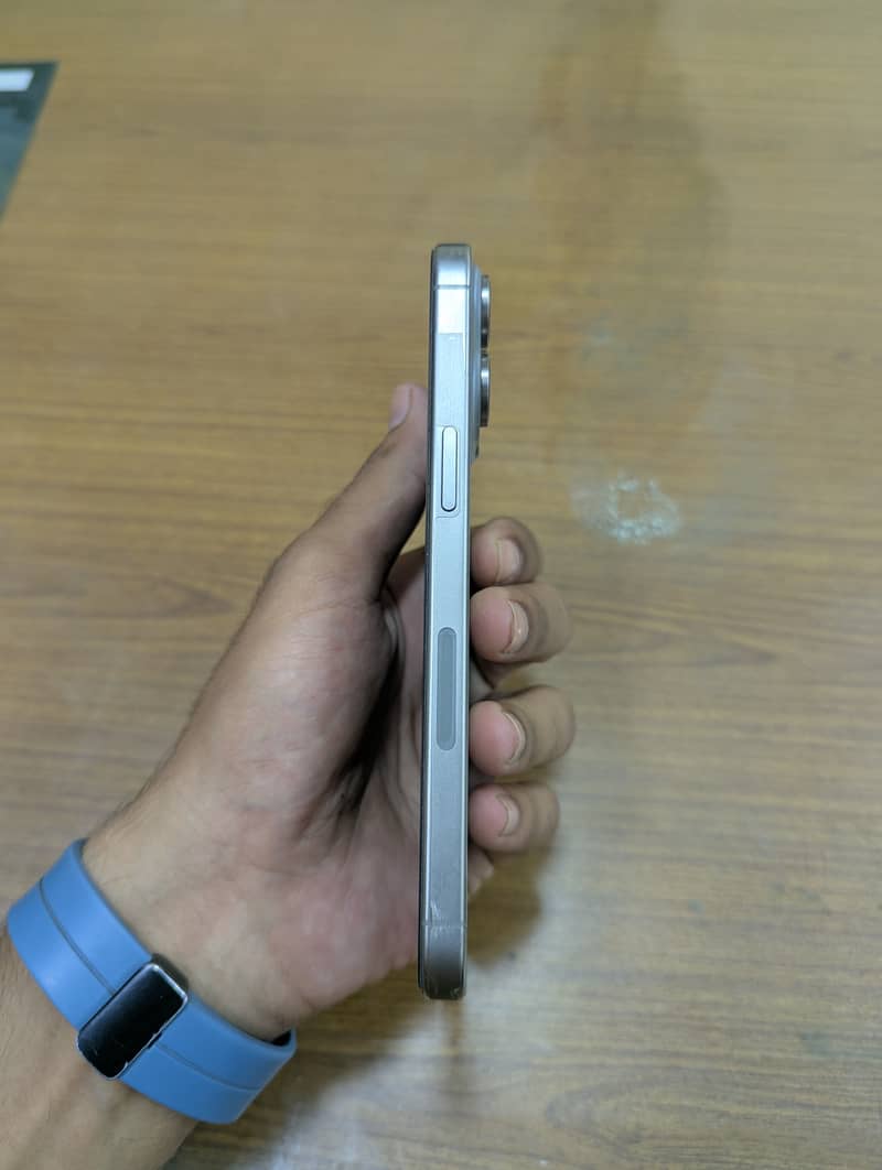 Apple iPhone 15 Pro Max 4