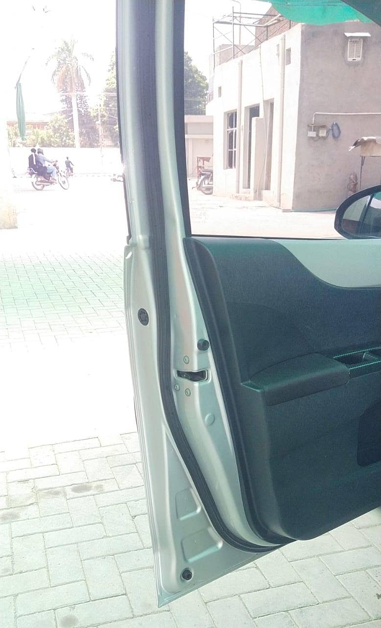 Toyota Vitz 2012 14