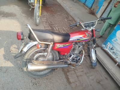 CG 125 2016model condition 10/7 paper clear Lahore register  urgently