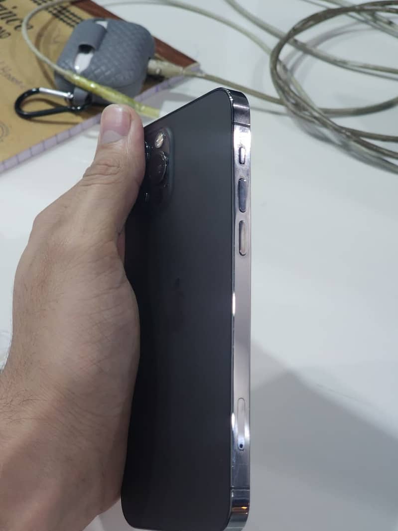 Apple iPhone 12 Pro 2