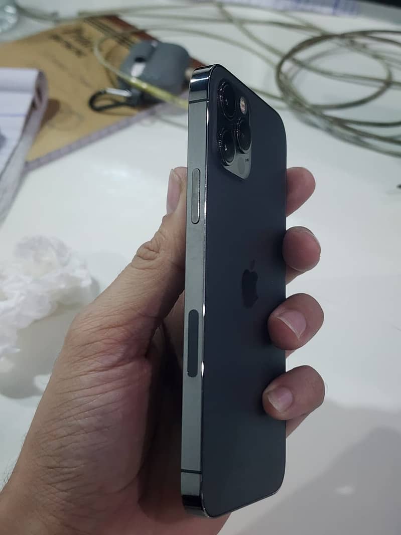 Apple iPhone 12 Pro 3