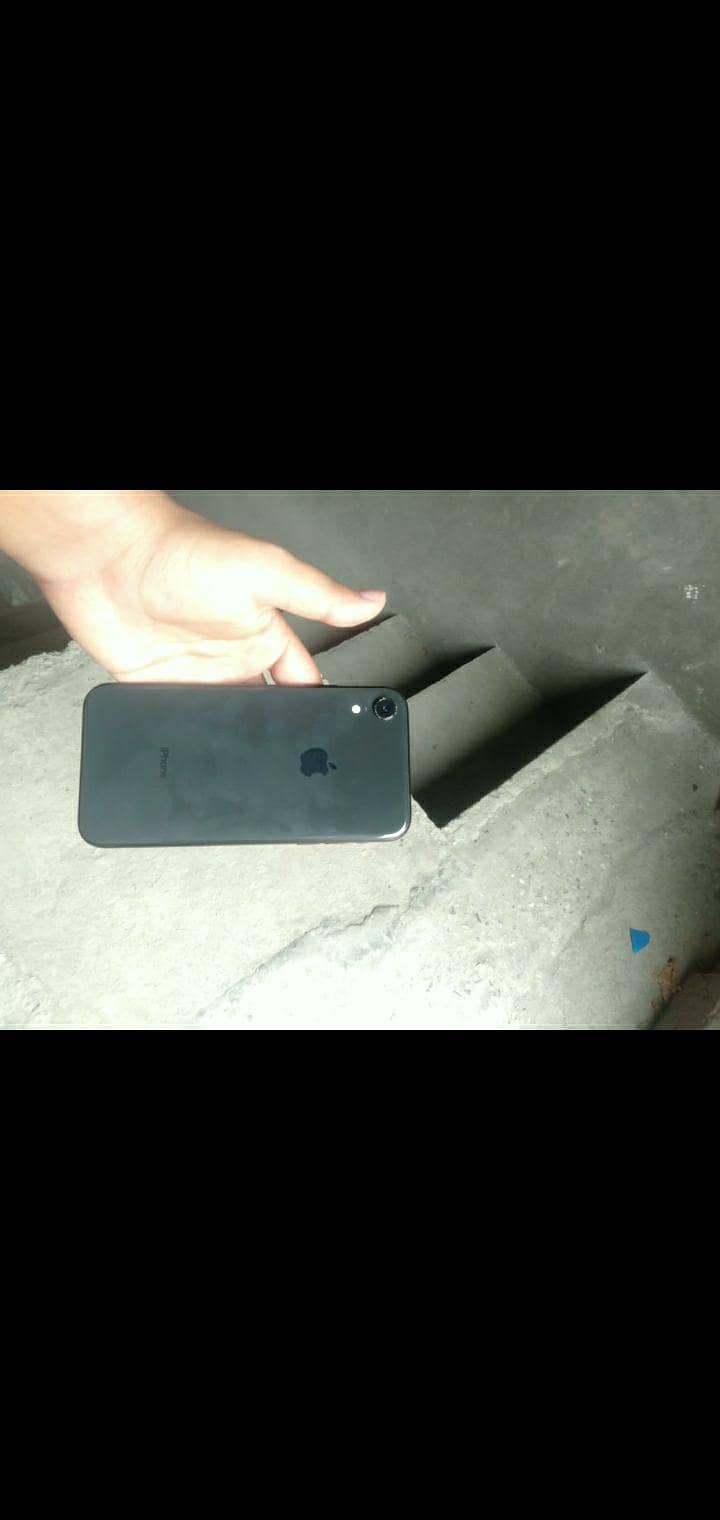 Apple iPhone XR 4