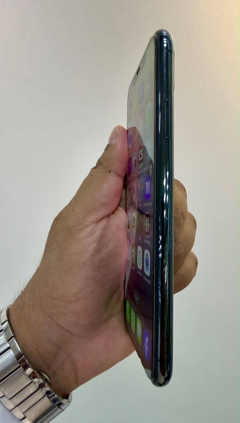 Apple iPhone 11 Pro Max 4