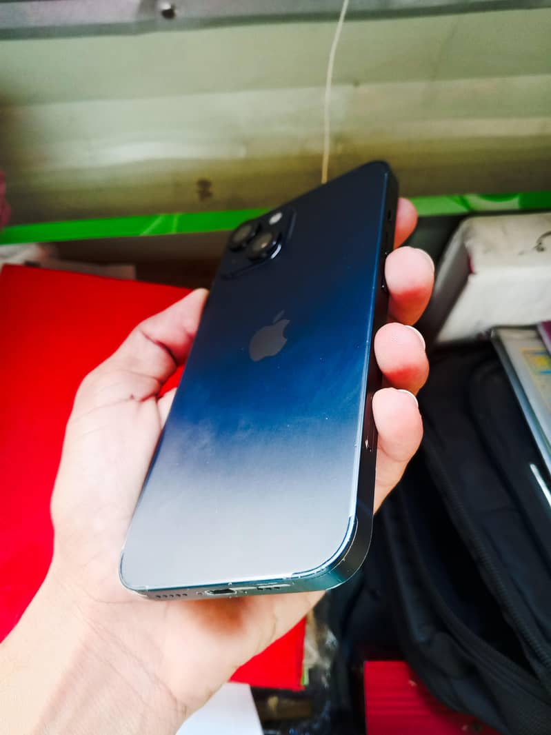 Apple iPhone 13 3