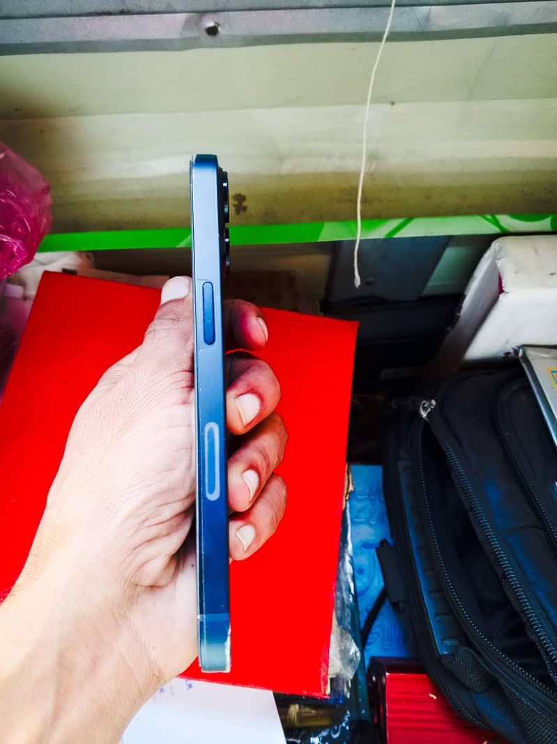 Apple iPhone 13 6