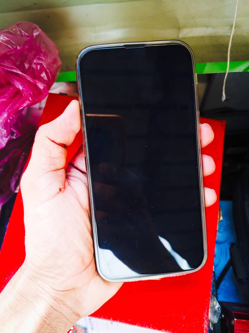Apple iPhone 13 9