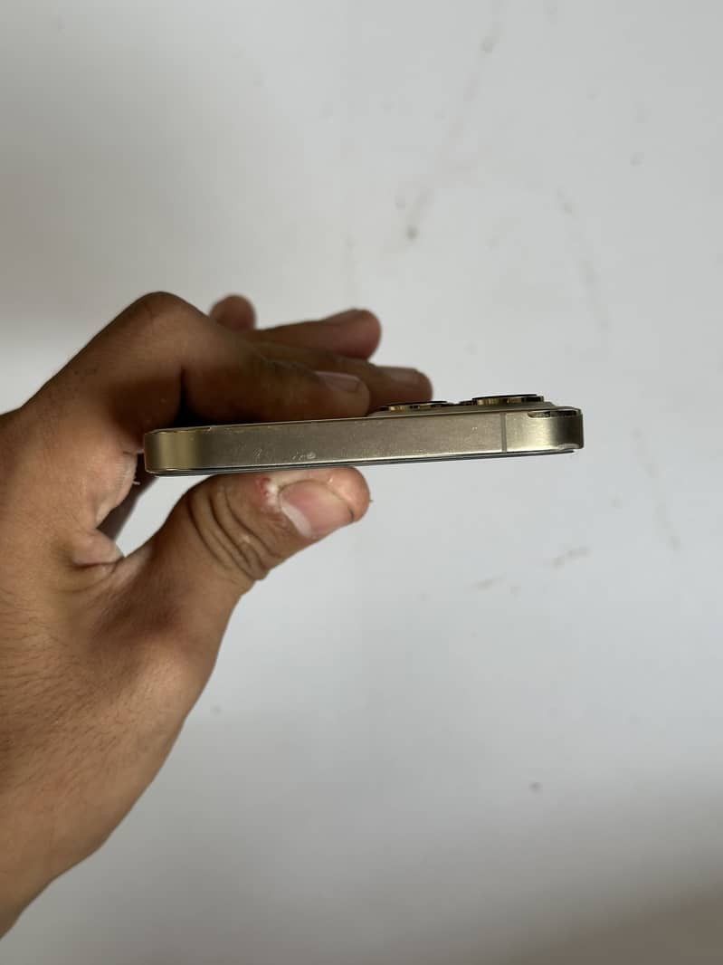 Apple iPhone 12 Pro Max 4