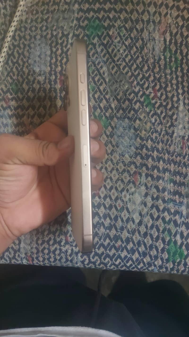 Apple iPhone 16 Pro Max 3