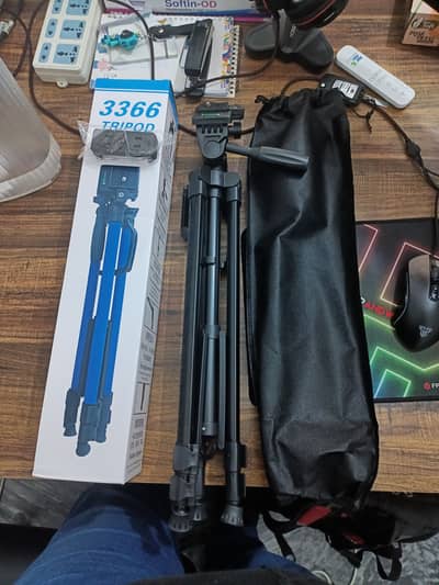 3366 Aluminium Tripod Stand (55-inch) With Mobile Phone Holder