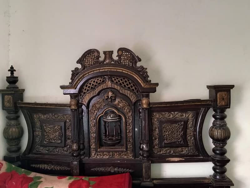 Brown color chinioti bed 0