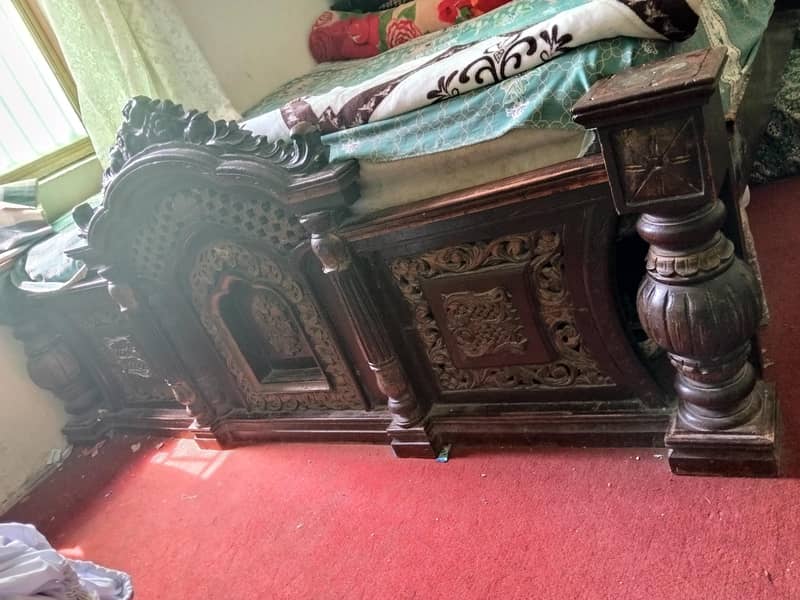 Brown color chinioti bed 1