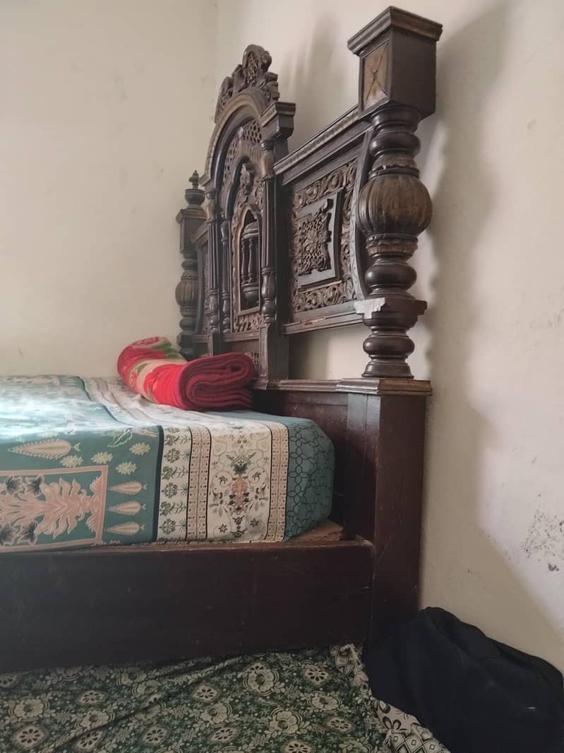Brown color chinioti bed 3