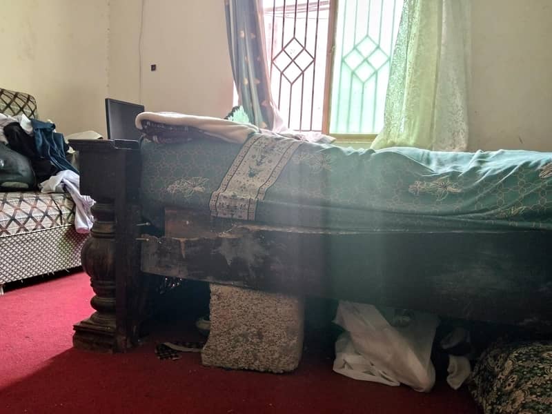 Brown color chinioti bed 4
