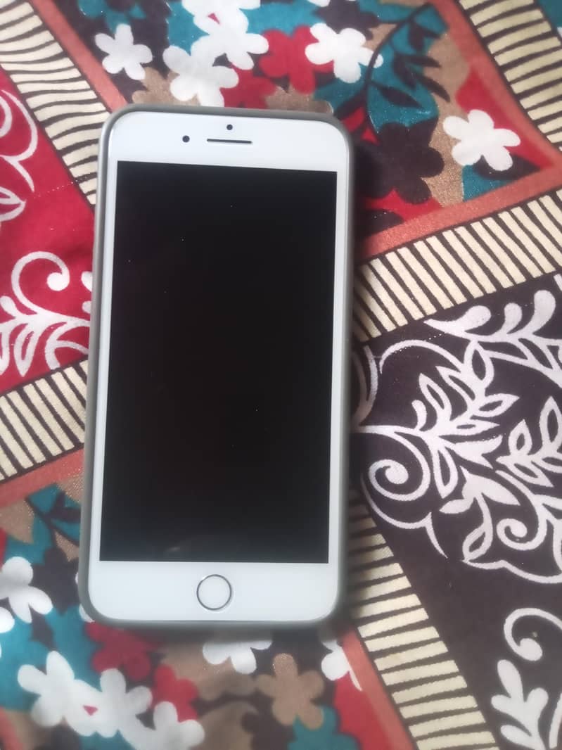 Apple iPhone 8 Plus 1
