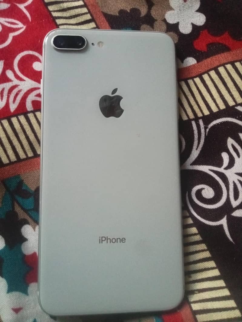 Apple iPhone 8 Plus 4