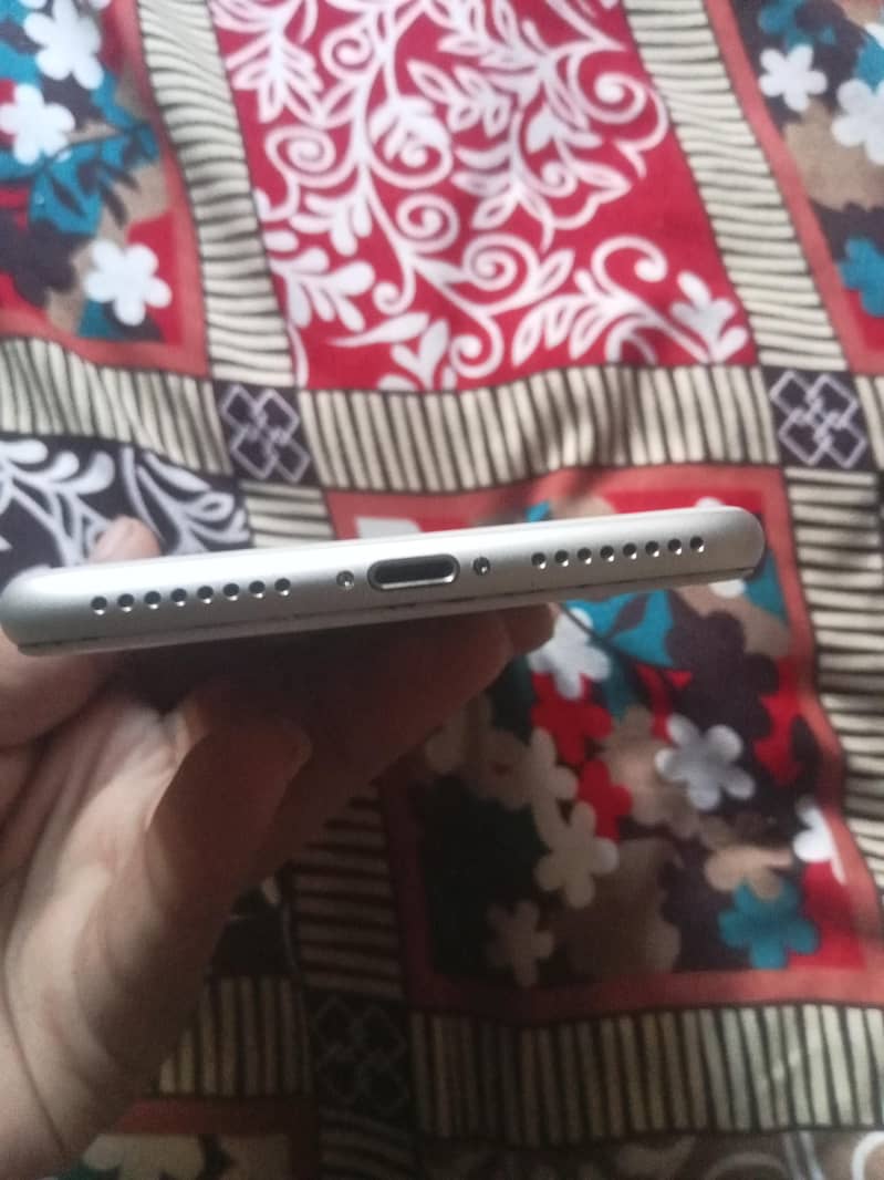 Apple iPhone 8 Plus 9
