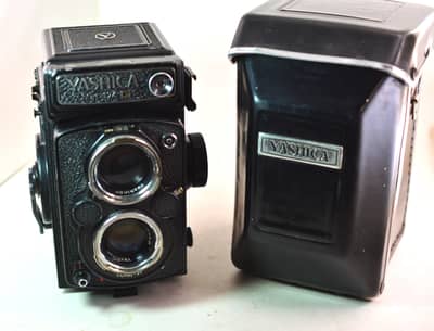 YASHICA MAT 124G TLR CAMERA in GREAT CONDITION  29K FINAL PRICE