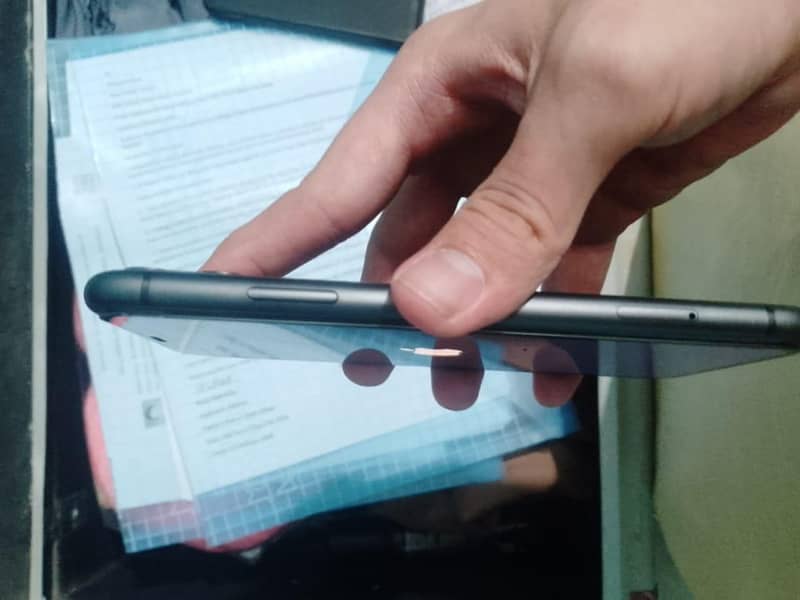 Apple iPhone 11 3