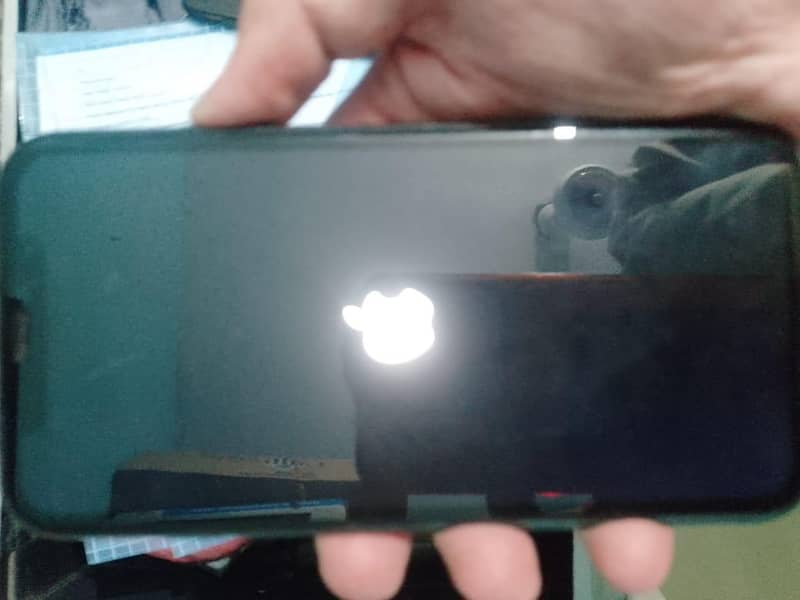 Apple iPhone 11 4