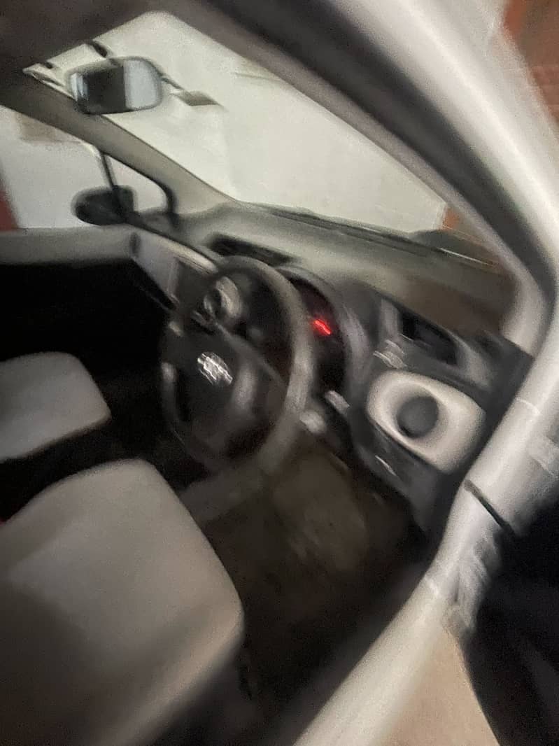Toyota Vitz 2012 3
