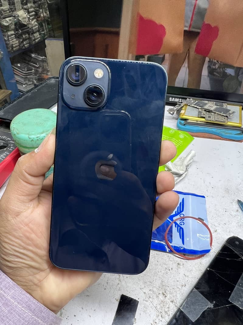 Apple iPhone 13 0