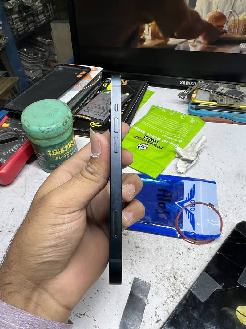 Apple iPhone 13 1
