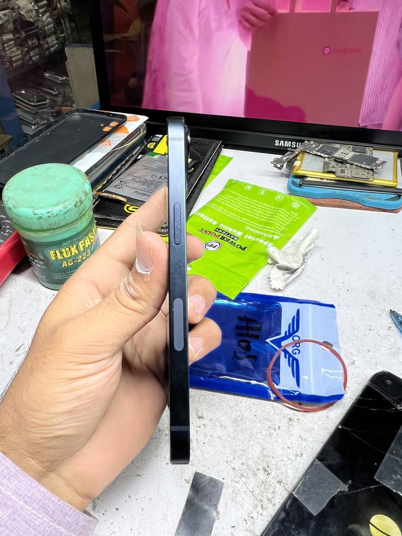 Apple iPhone 13 2