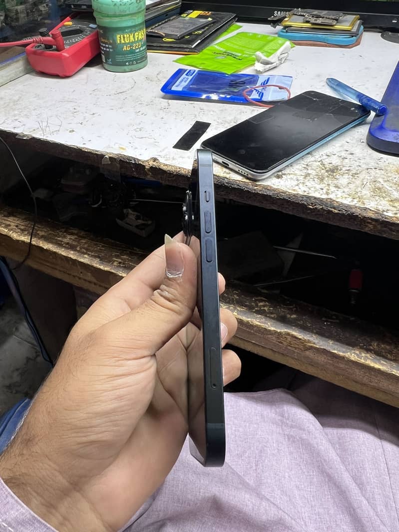 Apple iPhone 13 9