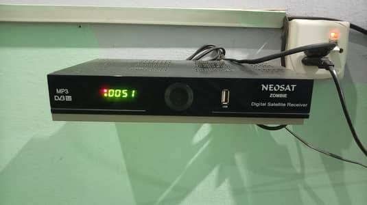 neosat recever condition 10/10 and 4ft aur 2ft tawa b