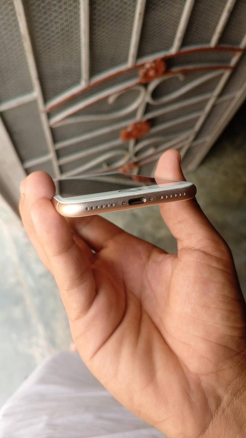 Apple iPhone 8 3