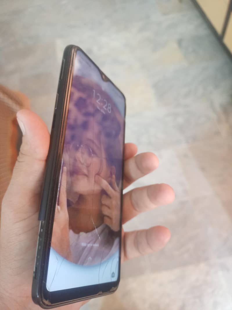 realme 3 2
