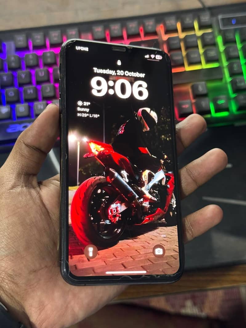 Apple iPhone XS Max 0