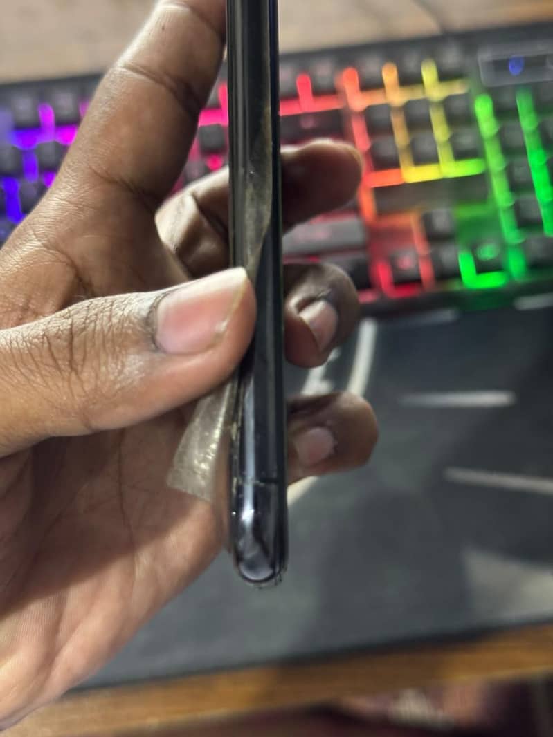 Apple iPhone XS Max 3