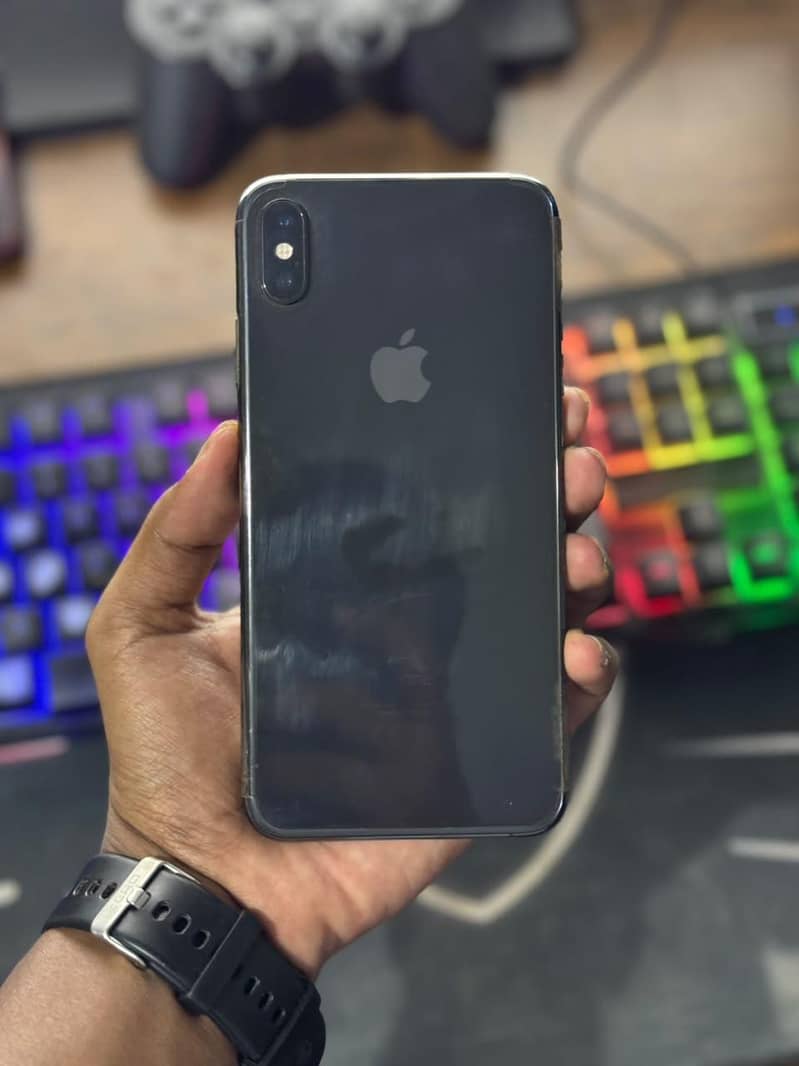 Apple iPhone XS Max 4