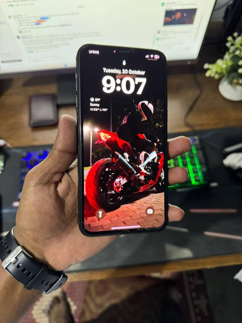 Apple iPhone XS Max 6