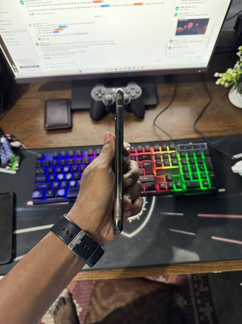 Apple iPhone XS Max 7