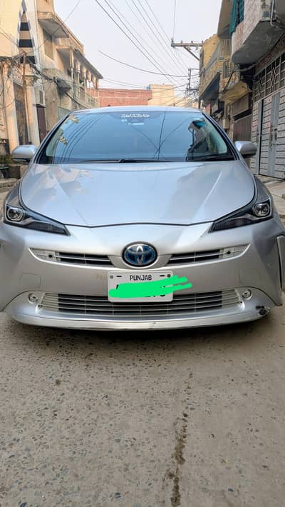 Toyota Prius 2021 efour Rare in Pakistan