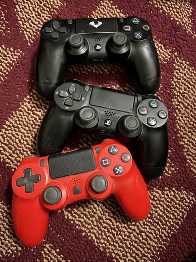 PS4 pro 1 tb  3 controller and with 4 games