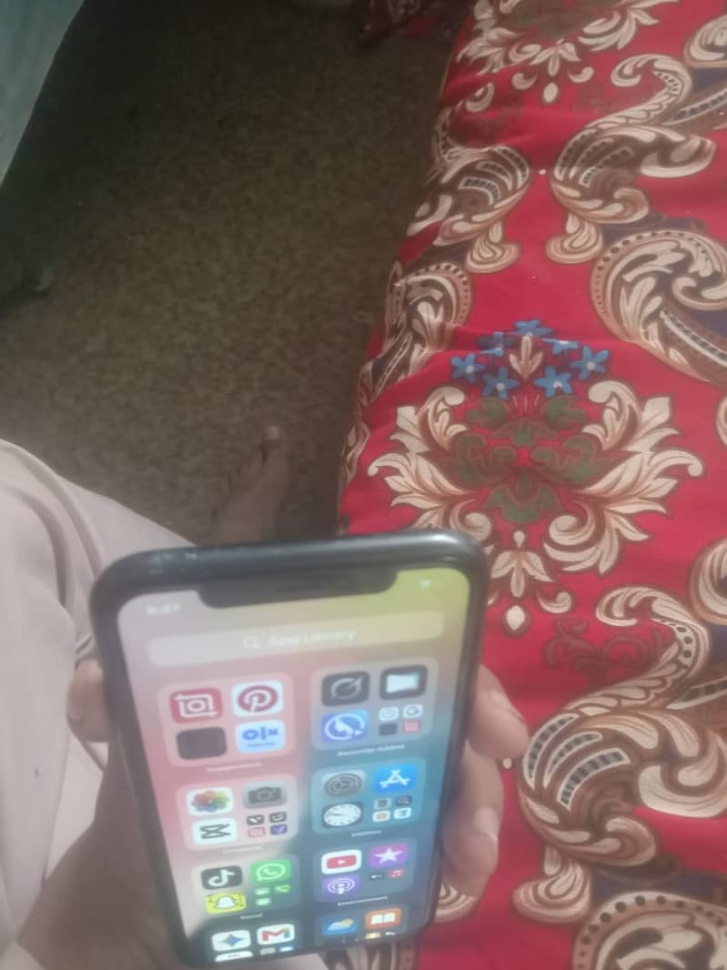 Apple iPhone XR 2
