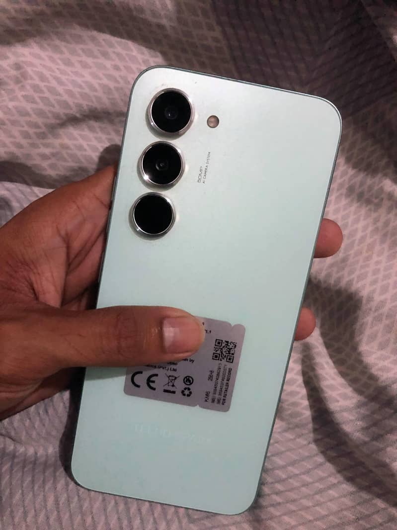 Tecno Spark 40 Pro 0