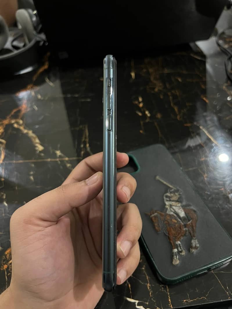 Apple iPhone 11 Pro Max 4