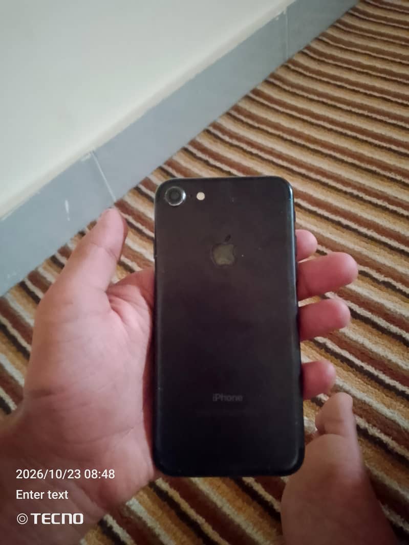 Apple iPhone 7 0