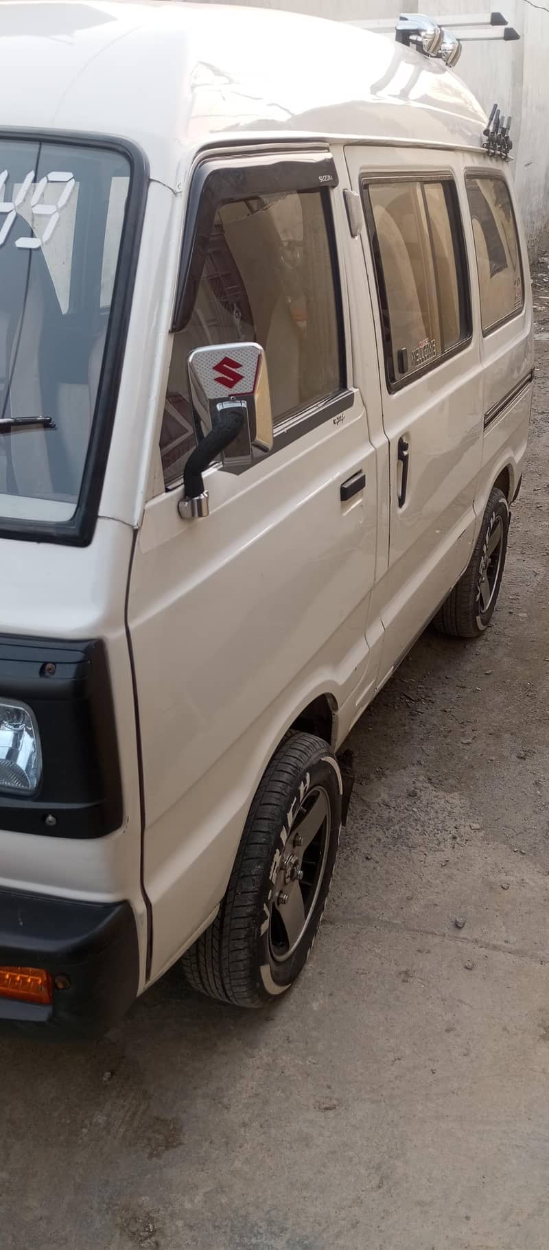 Suzuki Bolan 2011 3