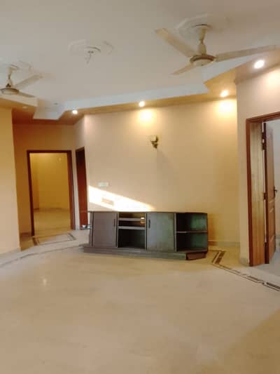 1 Kanal Cornar Seprate Gate Upper Portion For Rent With 3 Bedroom's All Utility Connection's