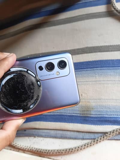 One Plus 9 5g  cp.  8/256