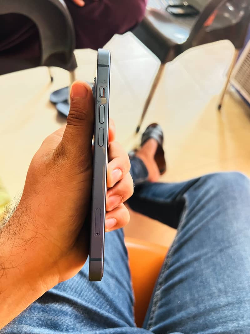 Apple iPhone 13 5