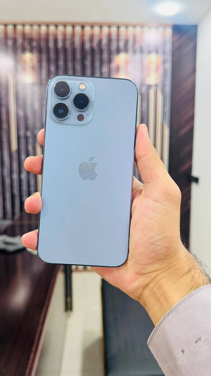 Apple iPhone 13 Pro Max 1