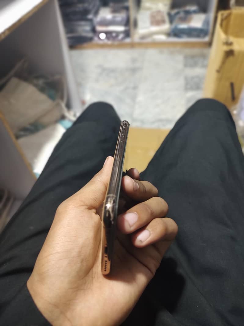 Apple iPhone 11 Pro 1