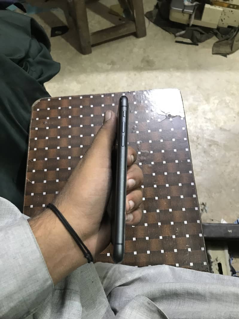 Apple iPhone 11 3