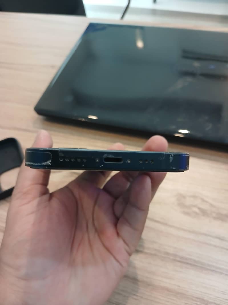 Apple iPhone 13 2